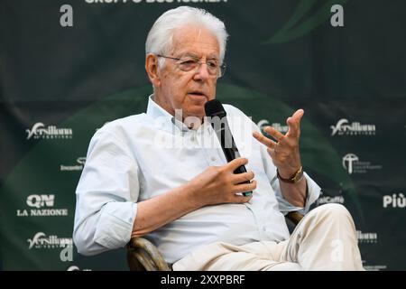 Marina Di Pietrasanta, Italie. 25 août 2024. Mario Monti économiste et sénateur pour la vie parle de son livre lors des réunions de café du festival la Versiliana. (Photo de Stefano dalle Luche/Pacific Press) crédit : Pacific Press Media production Corp./Alamy Live News Banque D'Images