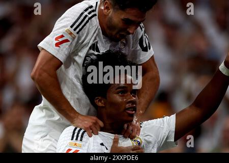 Madrid, Espagne. 25 août 2024. Madrid, Espagne ; 08.25.2024.- le joueur Endrick Felipe marque le treizième but du Real Madrid et son premier lors de son premier match au stade Satiago Bernabeu Real Madrid vs Real Valladolid Matchday 2 de la Ligue espagnole de football. Score final 3-0 avec les buts de Federico Valverde 50', Brahim Díaz 88' et Endrick Felipe 90' 6'. Premier match joué par Mbappe au Santiago Bernabeu, tout comme Endrick, qui a marqué son premier but dans ce stade. Crédit : Juan Carlos Rojas/dpa/Alamy Live News Banque D'Images