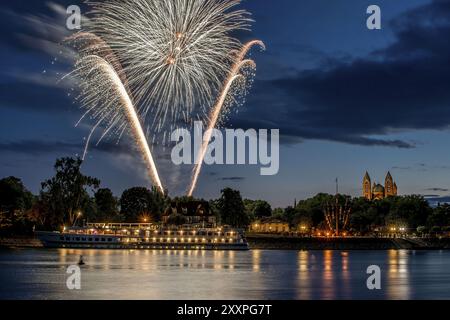 Feux d'artifice sur le Rhin Banque D'Images