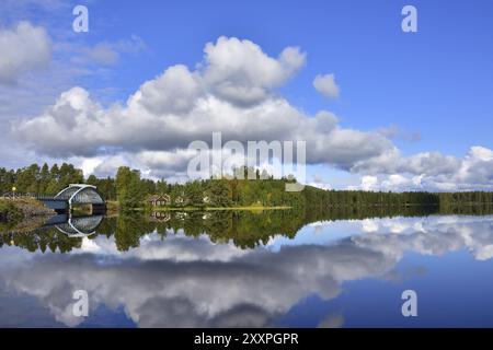 Gaevunda avec un lac en Suède à autum, dalarna laen. Gaevunda à Schweden Banque D'Images