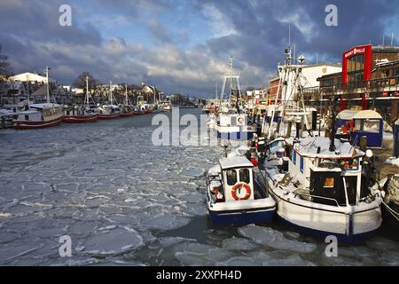 Sur la vieille rivière à Warnemuende Banque D'Images