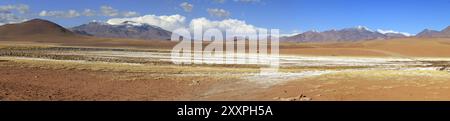 Panorama de montagne dans le désert d'Atacama au Chili près de San Pedro de Atacama Banque D'Images