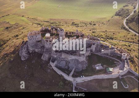 Vue aérienne des ruines du château de Spis. Site classé au patrimoine mondial de l'UNESCO. Spisske Podhradie. Slovaquie. Banque D'Images