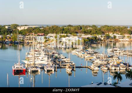 Cullen Bay Marina at Dawn, Larrakeyah, ville de Darwin, territoire du Nord, Australie Banque D'Images