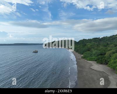 Vue aérienne de Playa Panama et Bahia Culebra à Guanacaste, Costa Rica Banque D'Images