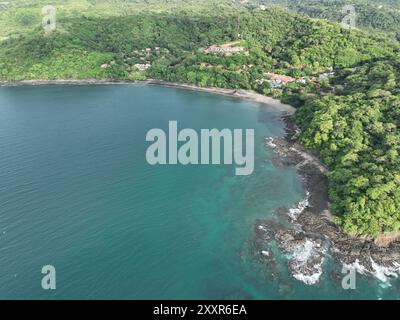 Vue aérienne de Playa Panama et Bahia Culebra à Guanacaste, Costa Rica Banque D'Images