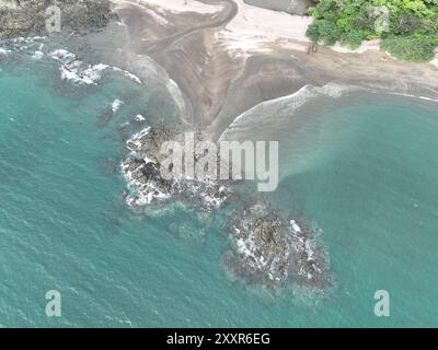 Vue aérienne de Playa Panama et Bahia Culebra à Guanacaste, Costa Rica Banque D'Images