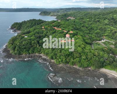 Vue aérienne de Playa Panama et Bahia Culebra à Guanacaste, Costa Rica Banque D'Images