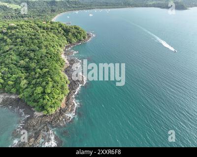 Vue aérienne de Playa Panama et Bahia Culebra à Guanacaste, Costa Rica Banque D'Images