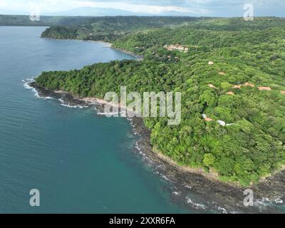 Vue aérienne de Playa Panama et Bahia Culebra à Guanacaste, Costa Rica Banque D'Images