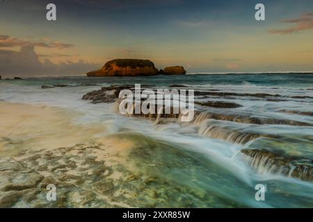 Plage de tortues située à Lombok, Indonésie Banque D'Images