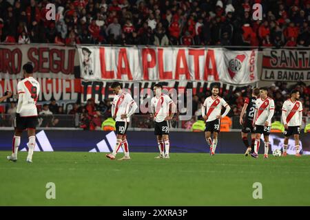 Buenos Aires, Argentine. 25 août 2024. Les footballeurs de River plate réagissent à la fin du tournoi de football professionnel argentin 2024 'Cesar Luis Menotti' match contre Newells Old Boys au stade El Monumental de Buenos Aires, le 25 août 2024. Crédit : Alejandro Pagni/Alamy Live News Banque D'Images