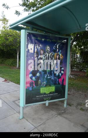 Burbank, Californie, USA 23 août 2024 Tim Burton Beetlejuice Beetlejuice bus Stop le 23 août 2024 à Burbank, Californie, USA. Photo de Barry King/Alamy Stock photo Banque D'Images
