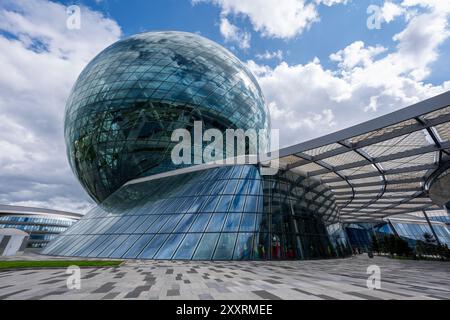 Astana, Kazakhstan - 23 août 2024 : Nur Alem, Musée de l'énergie du futur construit pour l'Expo 2017 à Astana. Banque D'Images