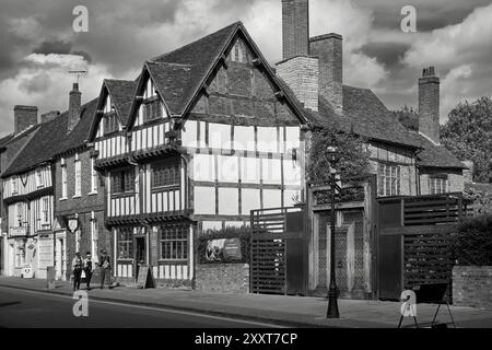 New place Stratford-upon-Avon, et Nash's House, Chapel St, Warwickshire, Angleterre, ROYAUME-UNI. Photographie noir et blanc Banque D'Images