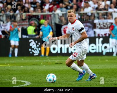 Hambourg, Deutschland. 25 août 2024. Lennard Maloney (FC Heidenheim #33) GER, FC réunis Pauli v. FC Heidenheim, 1. Bundesliga, 1. Spieltag, Fussball, Spielzeit 2024/2025, 25.08.2024 Foto : Eibner-Pressefoto/ Stephanie Zerbe LA RÉGLEMENTATION DFB/DFL INTERDIT TOUTE UTILISATION DE PHOTOGRAPHIES COMME SÉQUENCES D'IMAGES ET/OU QUASI-VIDÉO/dpa/Alamy Live News Banque D'Images