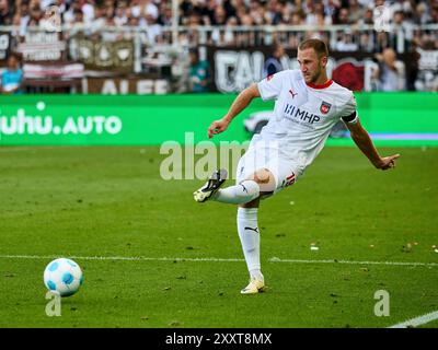 Hambourg, Deutschland. 25 août 2024. Jonas Foehrenbach (FC Heidenheim #19) GER, FC sont Pauli v. FC Heidenheim, 1. Bundesliga, 1. Spieltag, Fussball, Spielzeit 2024/2025, 25.08.2024 Foto : Eibner-Pressefoto/ Stephanie Zerbe LA RÉGLEMENTATION DFB/DFL INTERDIT TOUTE UTILISATION DE PHOTOGRAPHIES COMME SÉQUENCES D'IMAGES ET/OU QUASI-VIDÉO/dpa/Alamy Live News Banque D'Images