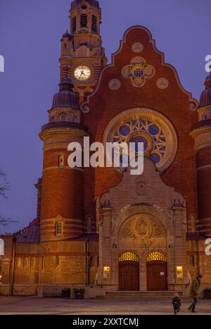 Église Johannes dans la lumière de nuit à Malmo, Suède Banque D'Images