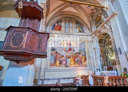 CARONA, SUISSE - 22 MARS 2022 : fresques médiévales de la Renaissance italienne dans l'église paroissiale de St George et St Andrew à Carona, Tessin, Switzer Banque D'Images