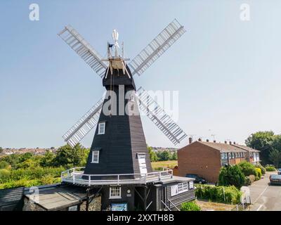 Vues aériennes du moulin à tabliers classé grade 2 à Margate kent. Le moulin à blouses a été construit en 1845 Banque D'Images