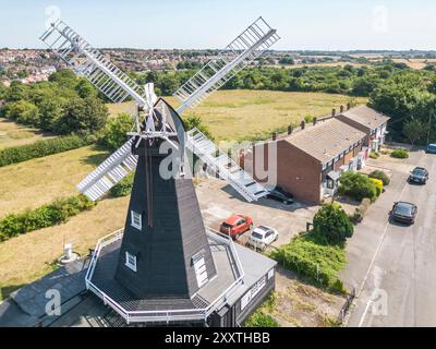 Vues aériennes du moulin à tabliers classé grade 2 à Margate kent. Le moulin à blouses a été construit en 1845 Banque D'Images