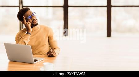 Épuisé african manager se sentir triste et désespéré Banque D'Images