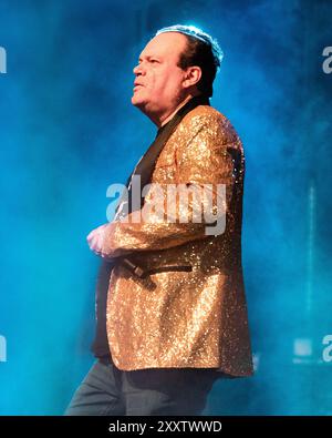 BARRIOKE - Barry de Eastenders (joué par Shaun Williamson) avec un décor hilarant au Victorious Festival de Southsea le dimanche 25 août crédit : Graham Tarrant/Alamy Live News Banque D'Images