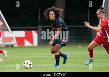 Cologne, Allemagne. 17 août 2024. Cologne, Allemagne, 17 août 2024 Naomi Piqué (12 Utrecht) en action lors du match amical entre 1. FC Köln et Utrecht au RheinEnergieSportpark Rasenplatz, Germnay. Qianru Zhang/SPP (Qianru Zhang/SPP) crédit : SPP Sport Press photo. /Alamy Live News Banque D'Images