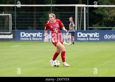 Cologne, Allemagne. 17 août 2024. Cologne, Allemagne, 17 août 2024 Taylor Zimer (18 Köln) en action lors du match amical entre 1. FC Köln et Utrecht au RheinEnergieSportpark Rasenplatz, Germnay. Qianru Zhang/SPP (Qianru Zhang/SPP) crédit : SPP Sport Press photo. /Alamy Live News Banque D'Images