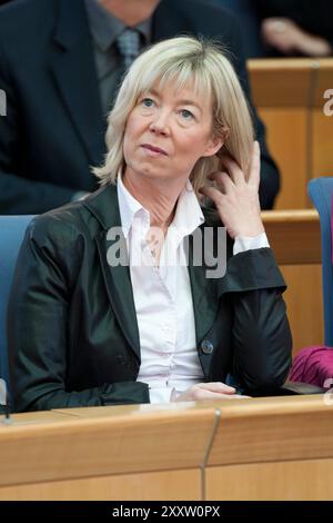 PHOTO D'ARCHIVE : Doris Ahnen aura 60 ans le 29 août 2024, Doris Ahnen, Ministère de l'éducation, des Sciences, enseignement supérieur et culture de l'État de Rhénanie-Palatinat, portrait, image recadrée unique, motif unique, élection du premier ministre au Parlement de Rhénanie-Palatinat, Mayence/Allemagne, 16 janvier 2013. Banque D'Images