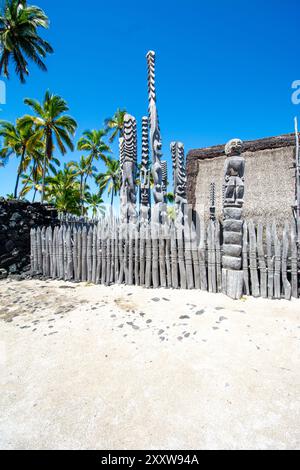 Sculpture sur bois de style hawaïen pu uhonua O H Naunau National Historical Park, Big Island, Hawaï Banque D'Images