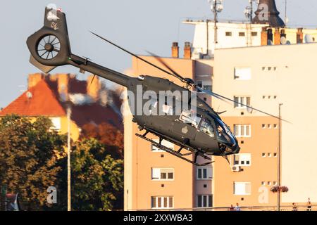 Szolnok, Hongrie - 17 août 2022 : Airbus Helicopters H145M de l'armée de l'air hongroise. Exploitation en vol. Industrie aéronautique et Banque D'Images