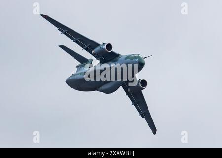 Kecskemet, Hongrie - 27 août 2021 : Embraer KC-390 Millennium. Avion de transport militaire à la base aérienne. Opération de vol par force aérienne. Aviation et aircra Banque D'Images