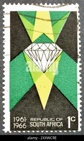 Timbre-poste oblitéré imprimé par l'Afrique du Sud, qui montre Diamond, 5ème anniversaire de la République sud-africaine, vers 1966. Banque D'Images