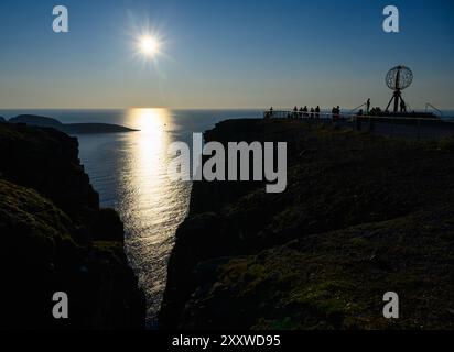 Honningsvag, Norvège. 05 août 2024. Le Cap Nord avec son globe en acier. Crédit : Patrick Pleul/dpa/Alamy Live News Banque D'Images