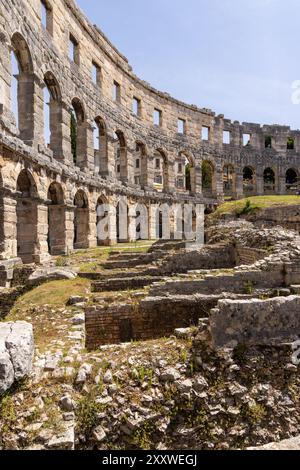 Le Pula Arena est un amphithéâtre romain situé à Pula et est le monument antique le plus grand et le mieux conservé de Croatie. Pula, Croatie, Europe Banque D'Images