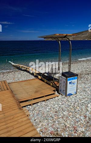 Seatrac accès handicapés à la mer, Livadia, Tilos, îles Dodécanèse, sud de la mer Égée, Grèce. Banque D'Images