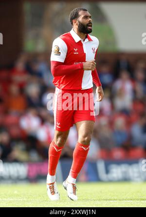 Alex Penny des Kidderminster Harriers lors du match de la Ligue nationale Vanarama au stade Aggborough, Kidderminster. Date de la photo : lundi 26 août 2024. Banque D'Images