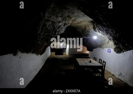 Intérieur des grottes de Viengxay (Vieng Xai), Viengxay, Houaphanh, Laos Banque D'Images