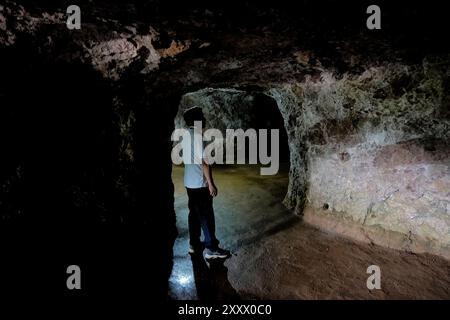 Intérieur des grottes de Viengxay (Vieng Xai), Viengxay, Houaphanh, Laos Banque D'Images
