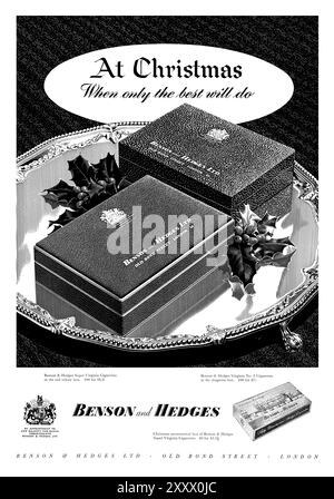 1958 publicité britannique de Noël pour les cigarettes Benson et Hedges dans des boîtes cadeaux. Banque D'Images