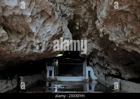 Intérieur des grottes de Viengxay (Vieng Xai), Viengxay, Houaphanh, Laos Banque D'Images
