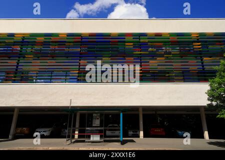 Conception intéressante sur le bâtiment - Heath Hospital, Cardiff, Galles du Sud, Royaume-Uni. Août 2024. Été Banque D'Images
