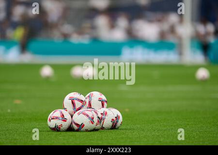 Madrid, Espagne. 26 août 2024. MADRID, ESPAGNE - AOÛT 26 : ballons du match précédant le match LaLiga EA Sports entre le Real Madrid et le Real Valladolid au stade Santiago Bernabeu le 25 août 2024 à Madrid, Espagne. (Photo de Francisco Macia/photo Players images/Magara Press) crédit : Magara Press SL/Alamy Live News Banque D'Images