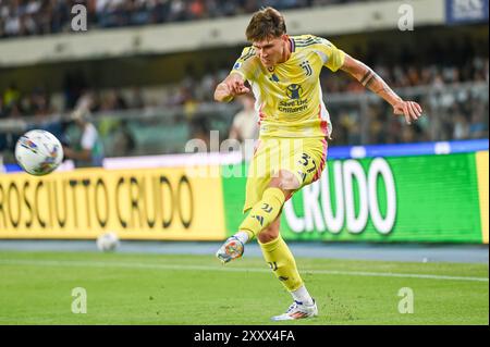 Tournage de Juventusâs Nicolo Savona lors du Hellas Verona FC vs Juventus FC, match de football italien Serie A à Vérone, Italie, août 26 2024 Banque D'Images