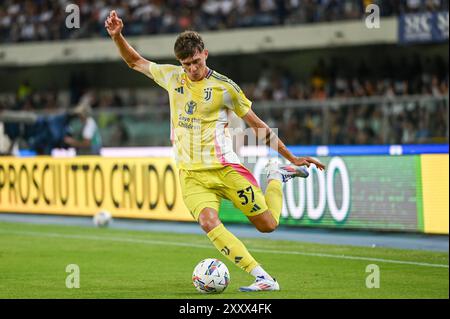 Tournage de Juventusâs Nicolo Savona lors du Hellas Verona FC vs Juventus FC, match de football italien Serie A à Vérone, Italie, août 26 2024 Banque D'Images