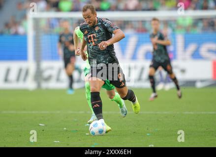 Wolfsburg, Deutschland. 25 août 2024. firo : 25.08.2024, football, football, 1. Ligue, 1. Bundesliga, saison 2024/2025, VfL Wolfsburg - FC Bayern Munich Muenchen Harry Kane du FC Bayern balle joue en action individuelle crédit : dpa/Alamy Live News Banque D'Images