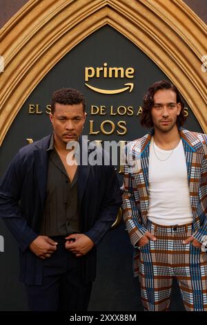 Madrid, Espagne. 26 août 2024. Ismael Cruz Cordova (à gauche) et Max Baldry (à droite) assistent à un appel photo pour ''Los Anillos de Poder'' à Madrid, Espagne, le 26 août 2024. (Photo de Hazhard Espinoza Vallejos/NurPhoto) crédit : NurPhoto SRL/Alamy Live News Banque D'Images