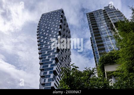 Vancouver, Canada. 26 août, 2024 photo : la Vancouver House est un gratte-ciel résidentiel néo-futuriste conçu par l'architecte danois Bjarke Ingels A. Banque D'Images