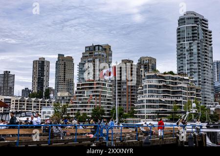 Vancouver, Canada. 26 août 2024 photo : Granville Island regarde vers le centre-ville de Vancouver. Crédit : Rich Dyson Banque D'Images